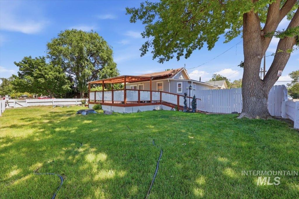 Photo of 224 S Fern St, Nampa, ID 83686 (MLS # 98987585)