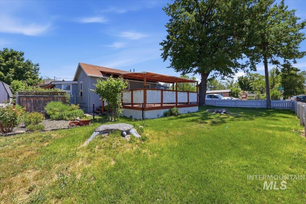 Photo of 224 S Fern St, Nampa, ID 83686 (MLS # 98987585)