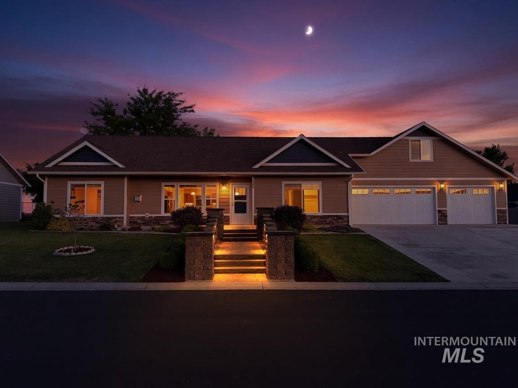 Photo of 1506 Westview Ct, Lewiston, ID 83501 (MLS # 98991164)