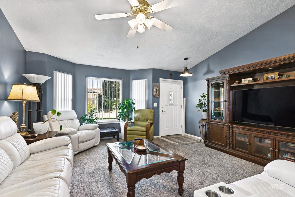 Photo of 831 S Bristol ST, Nampa, ID 83651 (MLS # 99004407)