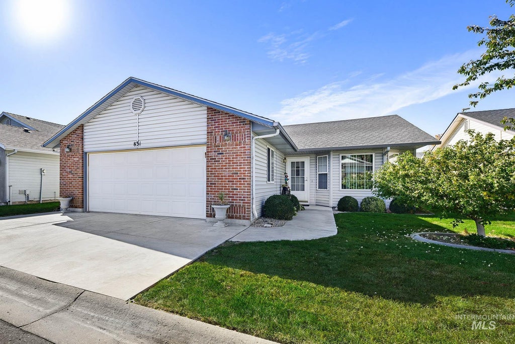 Photo of 831 S Bristol ST, Nampa, ID 83651 (MLS # 99004407)