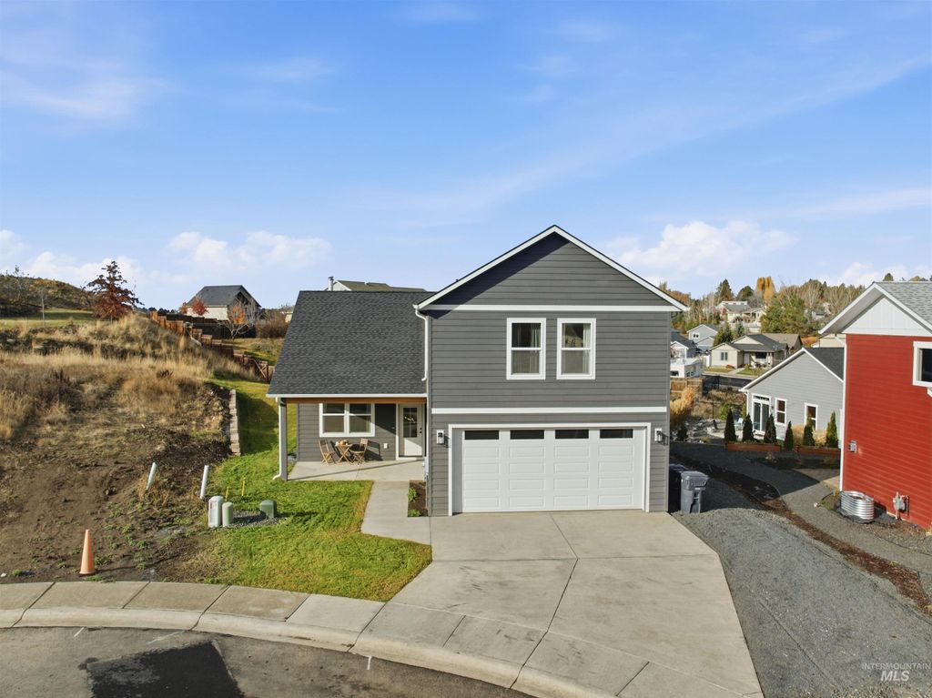 Photo of 1115 Chelsea Court, Moscow, ID 83843 (MLS # 98975965)