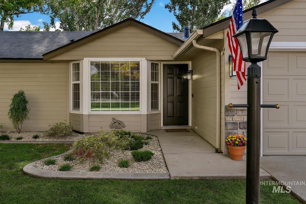 Photo of 7827 W Gillis St, Boise, ID 83714 (MLS # 98967178)