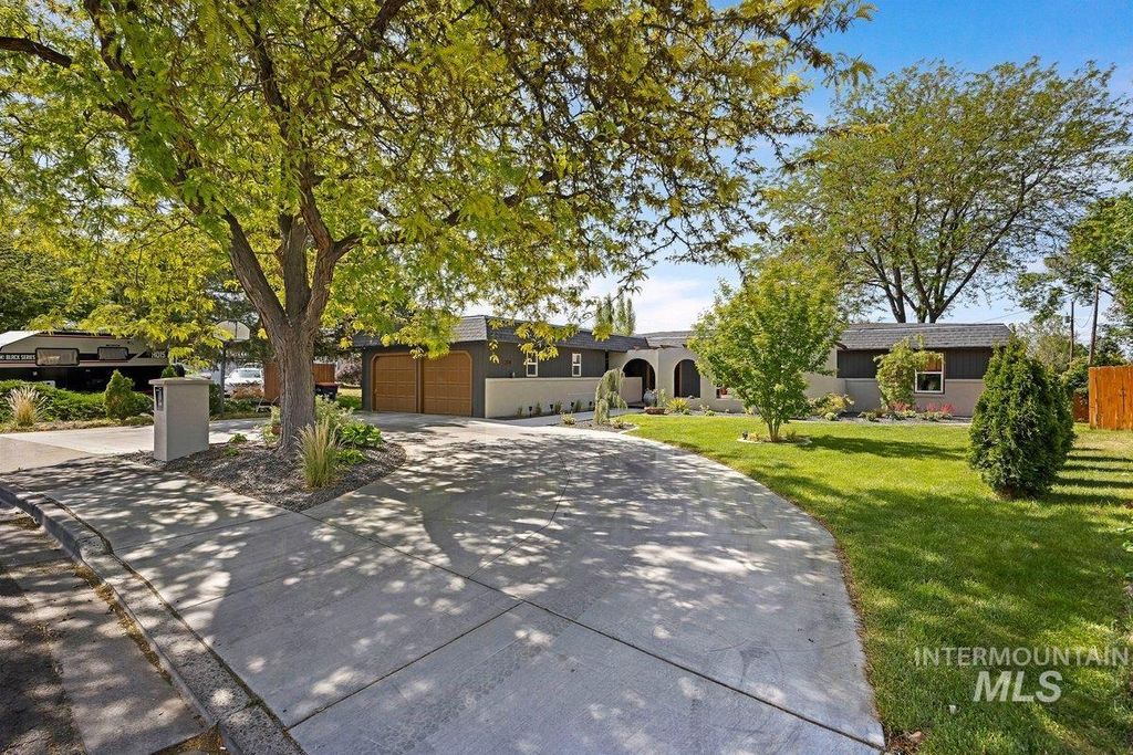 Photo of 2174 Hillcrest Drive, Twin Falls, ID 83301 (MLS # 98987497)