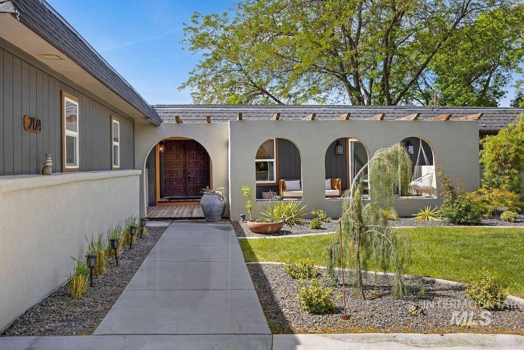 Photo of 2174 Hillcrest Drive, Twin Falls, ID 83301 (MLS # 98987497)