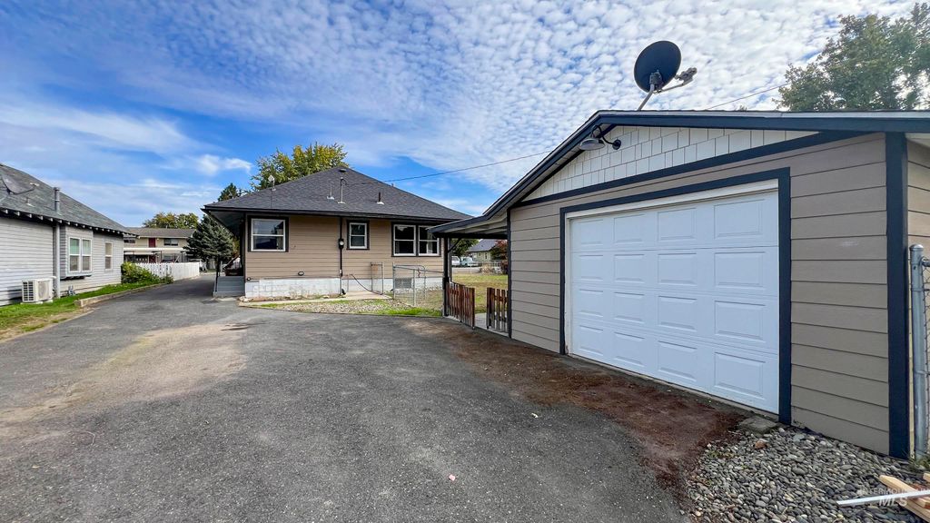 Photo of 1226 7th St, Clarkston, WA 99403 (MLS # 98965605)