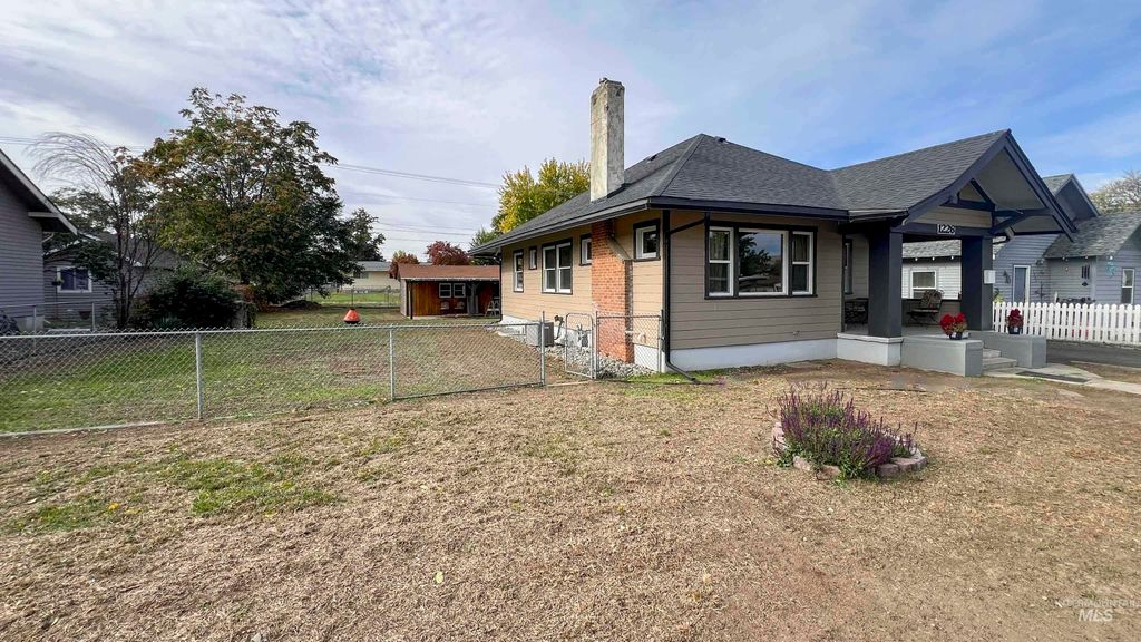 Photo of 1226 7th St, Clarkston, WA 99403 (MLS # 98965605)