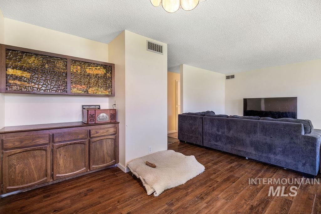 Photo of 2170 N Fairmeadow Dr, Boise, ID 83704 (MLS # 98985397)