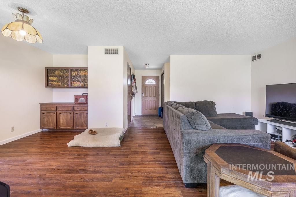Photo of 2170 N Fairmeadow Dr, Boise, ID 83704 (MLS # 98985397)