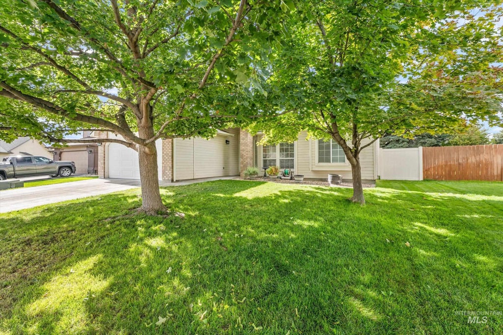 Photo of 4213 E Lanager Ct, Nampa, ID 83687 (MLS # 99001019)