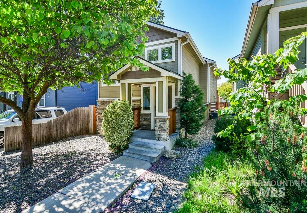 Photo of 6215 W York St, Boise, ID 83704 (MLS # 98988376)
