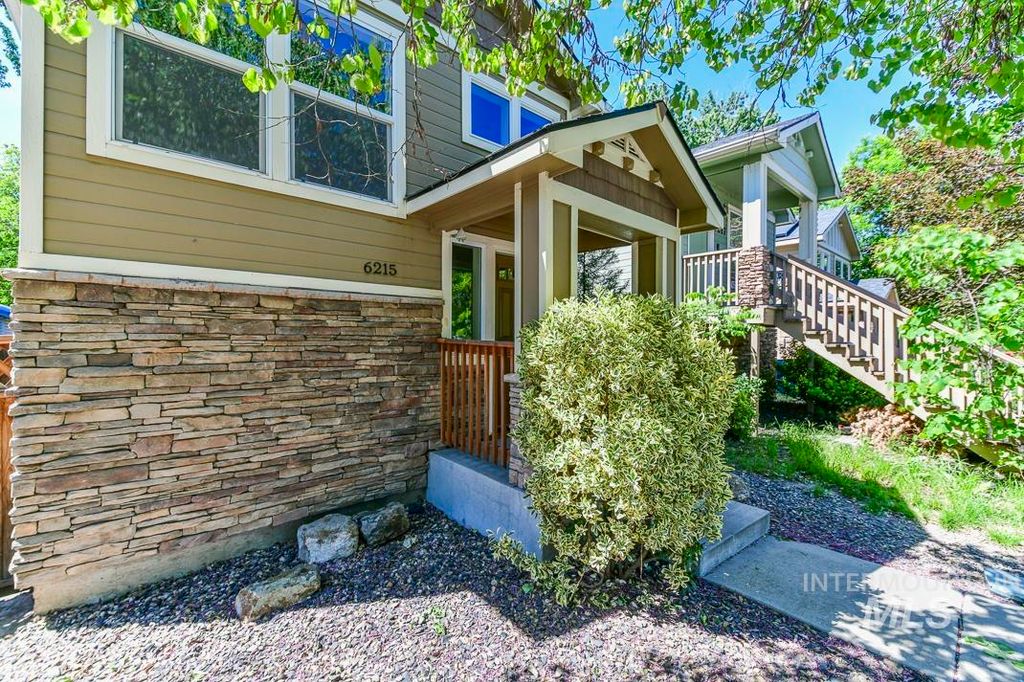Photo of 6215 W York St, Boise, ID 83704 (MLS # 98988376)