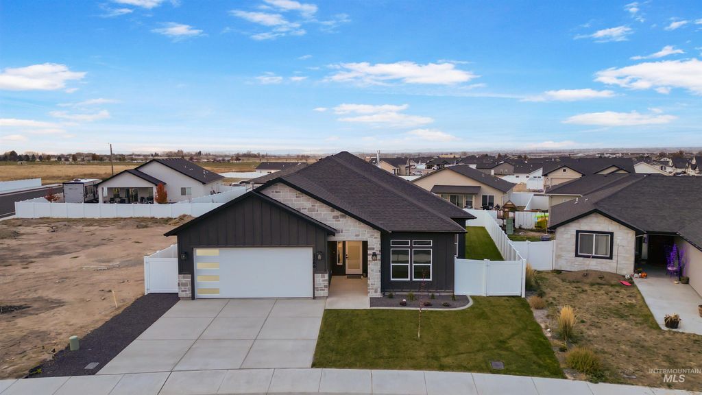 Photo of 1266 Crestview Dr, Twin Falls, ID 83301 (MLS # 98967549)