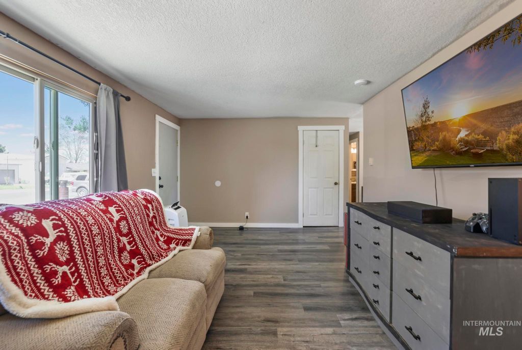 Photo of 112 Sunset Cir, Buhl, ID 83316 (MLS # 98987742)