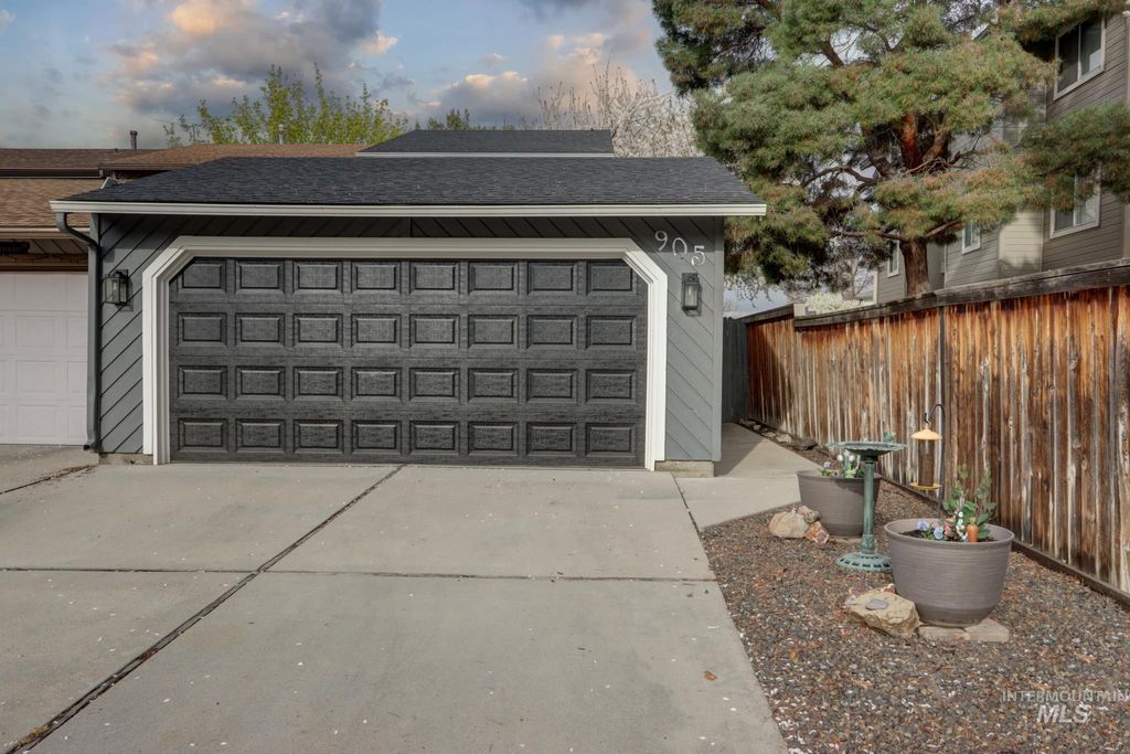 Photo of 905 N. Benjamin Lane, Boise, ID 83704 (MLS # 98981495)