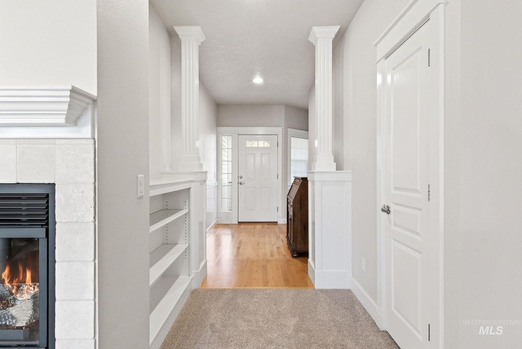 Photo of 2949 E Pine Hollow Ln, Eagle, ID 83616 (MLS # 98975342)