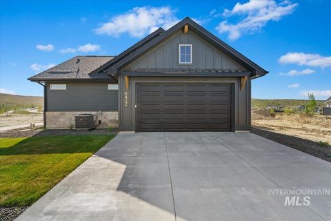 Photo of 6422 N Barholm Ln, Eagle, ID 83616 (MLS # 98984041)