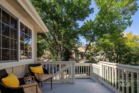 Photo of 5134 S Surprise Way #201, Boise, ID 83716 (MLS # 98968972)