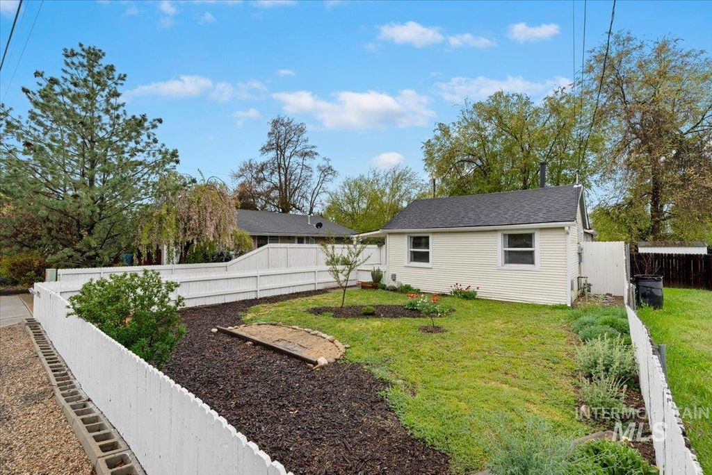 Photo of 1713 S Cleveland St, Boise, ID 83705 (MLS # 98982519)