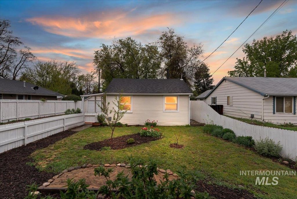Photo of 1713 S Cleveland St, Boise, ID 83705 (MLS # 98982519)