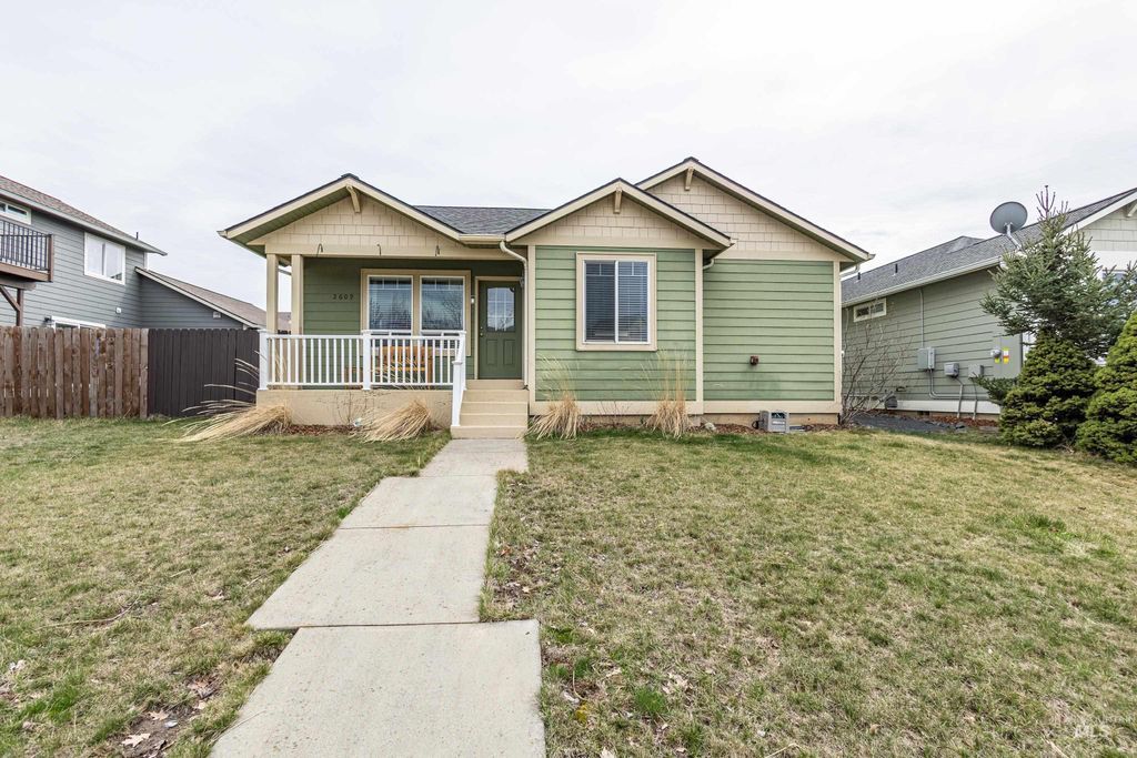 Photo of 2609 White Ave, Moscow, ID 83843 (MLS # 98979166)