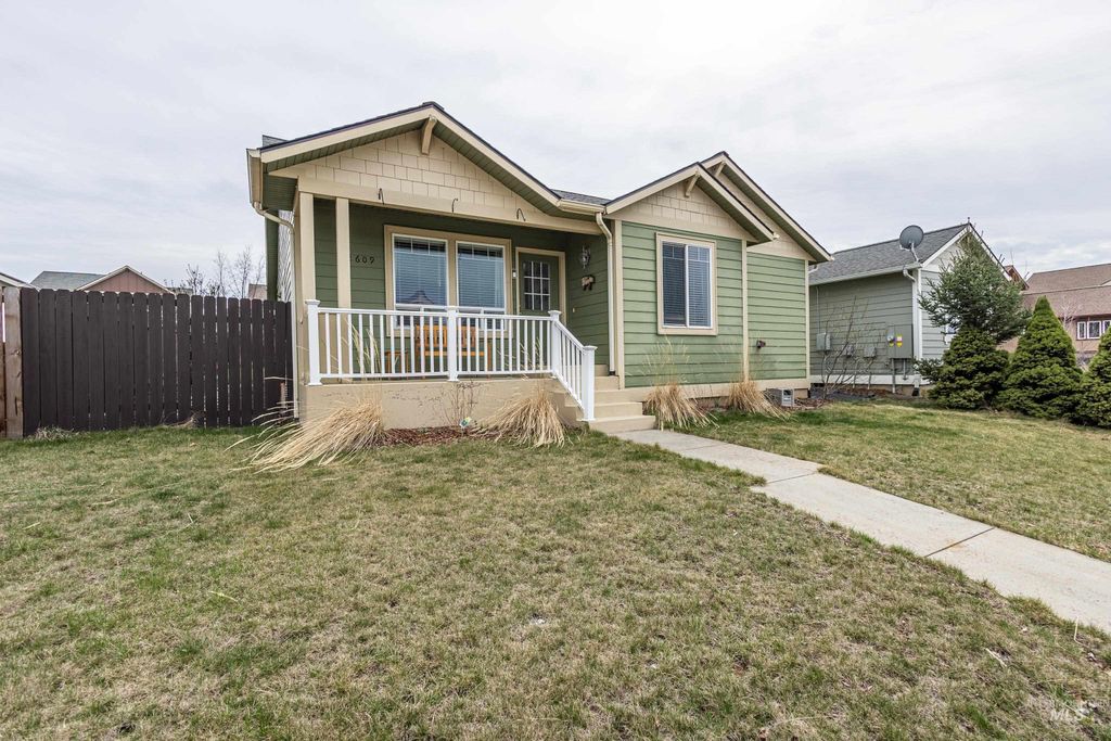 Photo of 2609 White Ave, Moscow, ID 83843 (MLS # 98979166)