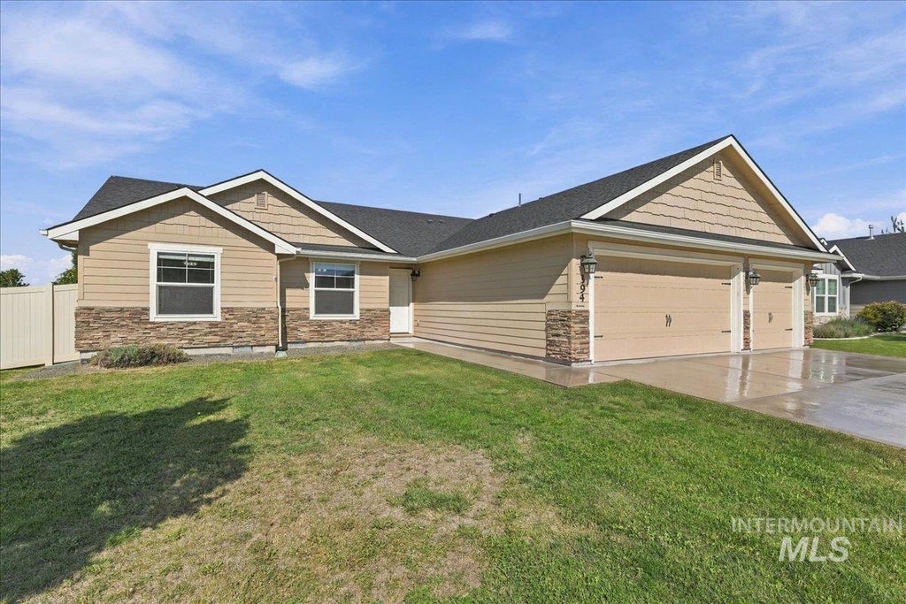 Photo of 394 W Aspen Ct, Middleton, ID 83644 (MLS # 99002735)
