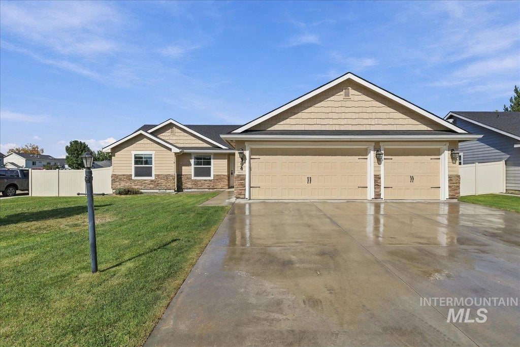 Photo of 394 W Aspen Ct, Middleton, ID 83644 (MLS # 99002735)