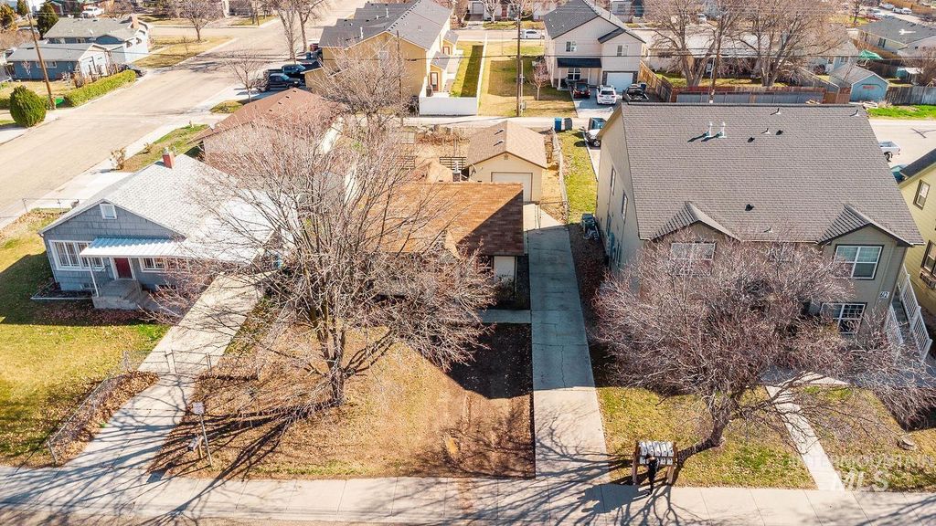 Photo of 608 S Fern Street, Nampa, ID 83686 (MLS # 98976500)