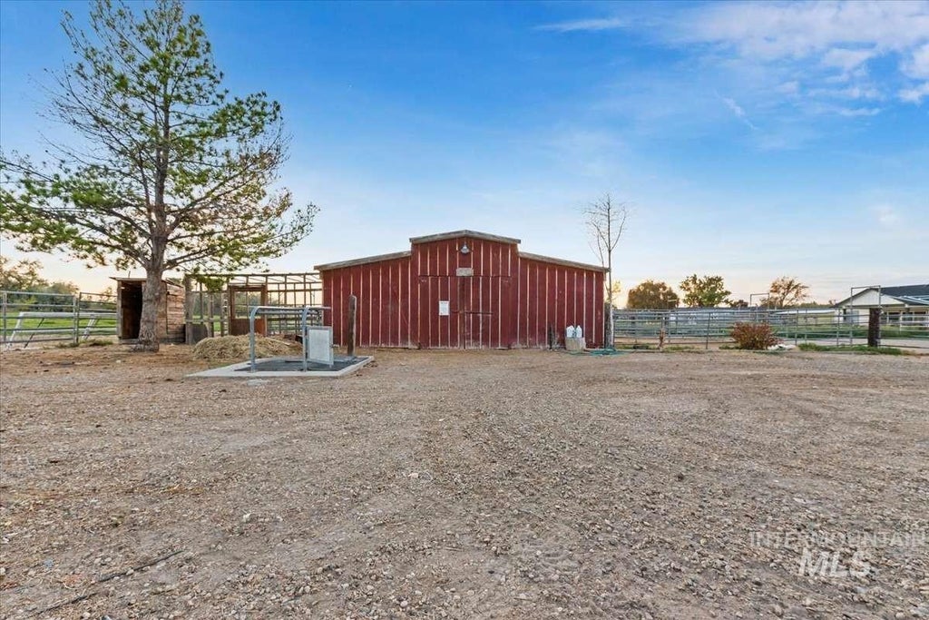 Photo of 14547 Lakeshore Drive, Nampa, ID 83686 (MLS # 99002381)