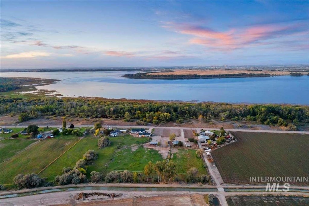 Photo of 14547 Lakeshore Drive, Nampa, ID 83686 (MLS # 99002381)