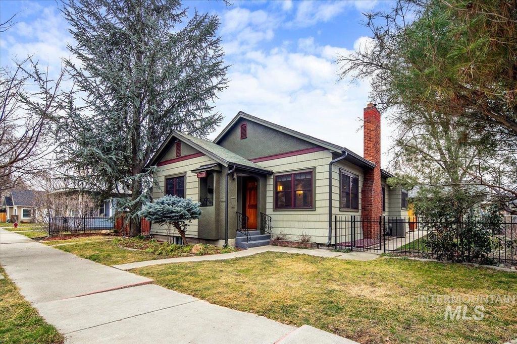 Photo of 2510 W Heron St, Boise, ID 83702 (MLS # 98972550)