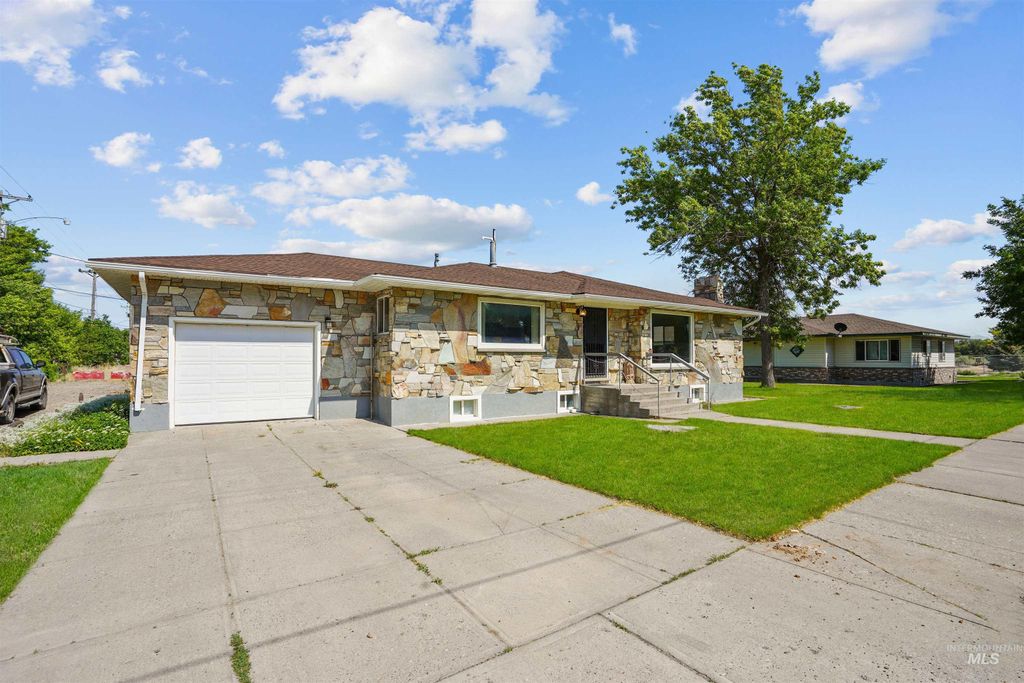 Photo of 1520 R Street, Heyburn, ID 83336 (MLS # 98982064)