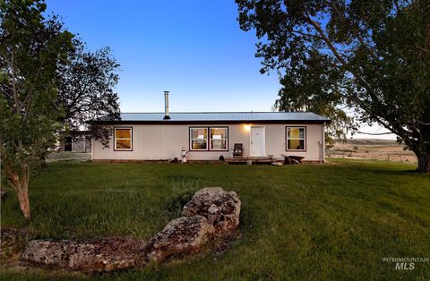 Photo of 3115 Farm To Market Road, Midvale, ID 83645 (MLS # 98989405)