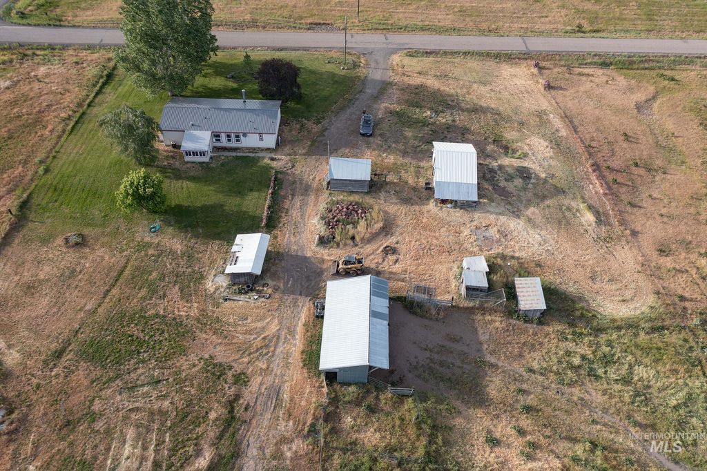 Photo of 3115 Farm To Market Road, Midvale, ID 83645 (MLS # 98989405)