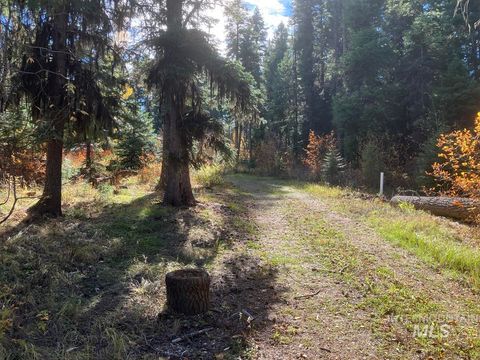 Photo of 541 West Mountain Road, Cascade, ID 83611 (MLS # 98984566)