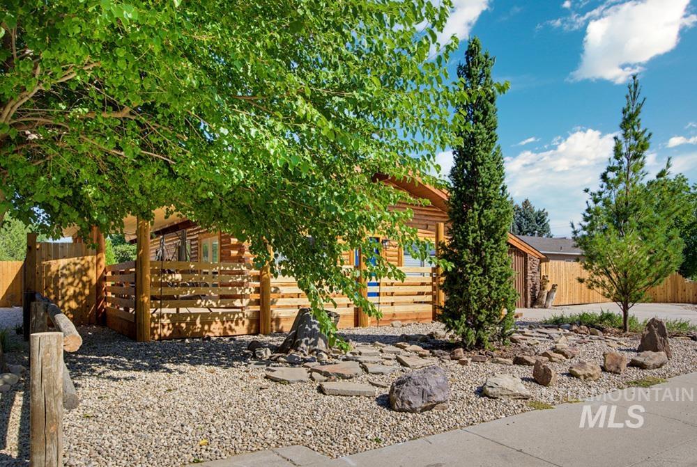 Photo of 2210 Glen View Dr, Nampa, ID 83686 (MLS # 99000188)