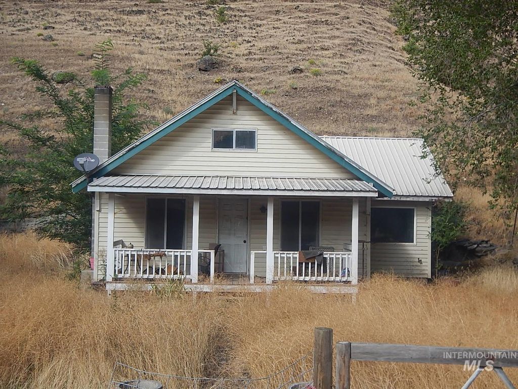 Photo of 2322 Asotin Ck Rd, Asotin, WA 99402 (MLS # 98965480)