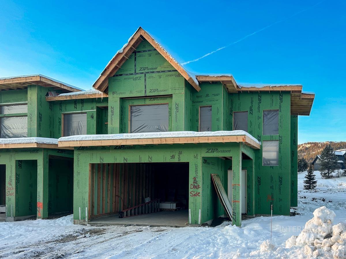 View of front of property with stucco siding