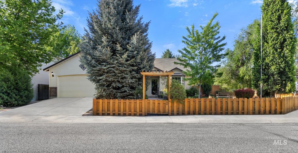 Photo of 1493 W Saint Patrick Street, Boise, ID 83705 (MLS # 98985580)