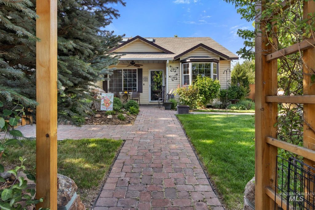 Photo of 1493 W Saint Patrick Street, Boise, ID 83705 (MLS # 98985580)