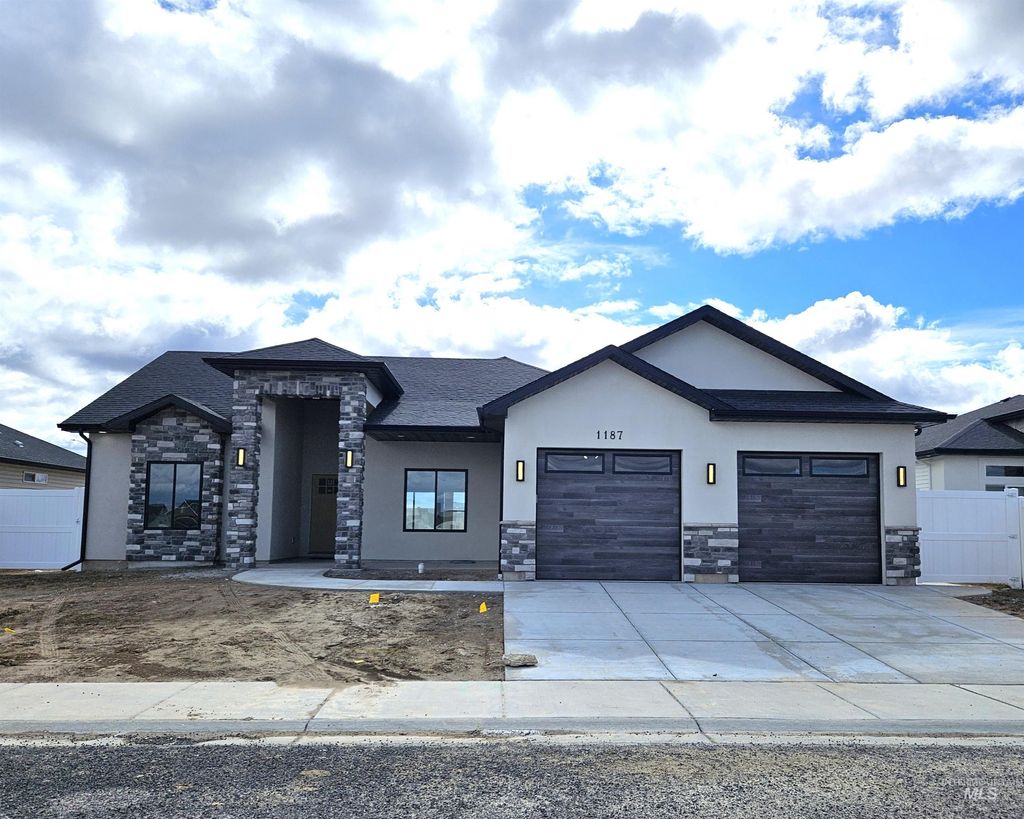 Photo of 1187 Crestview Drive, Twin Falls, ID 83301 (MLS # 98977149)