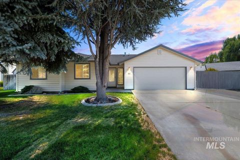 Photo of 1662 N Morello Ave, Meridian, ID 83646 (MLS # 98958134)