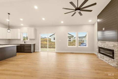 Photo of 1122 13th St, Rupert, ID 83350 (MLS # 98993681)