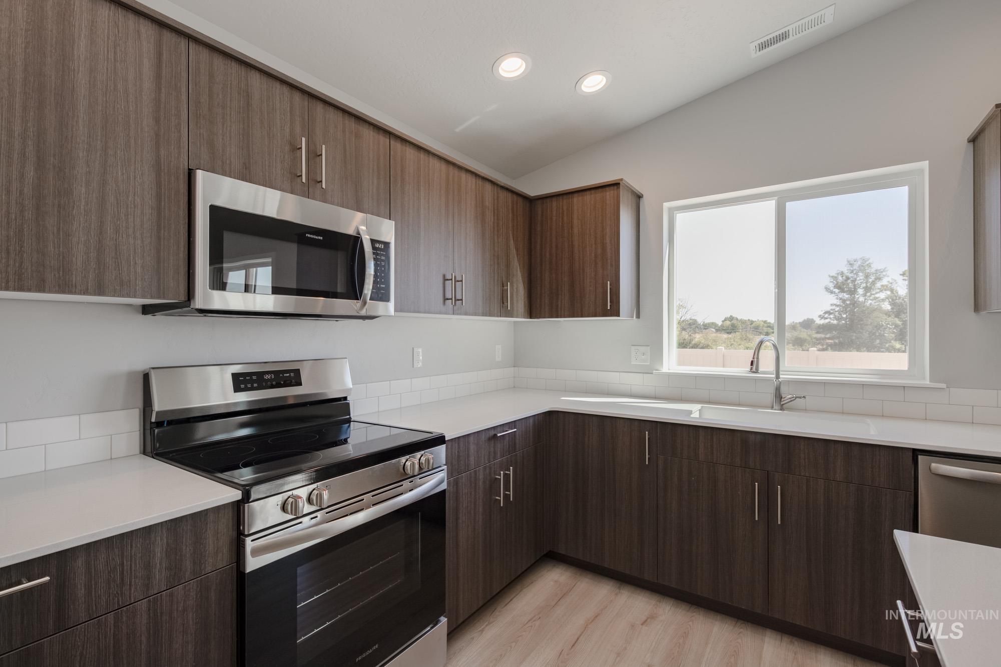 284 N Cranesbill Ave