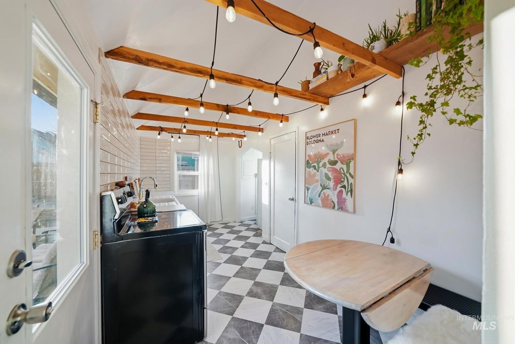 Photo of 1727 S Broxon St, Boise, ID 83712 (MLS # 98971786)