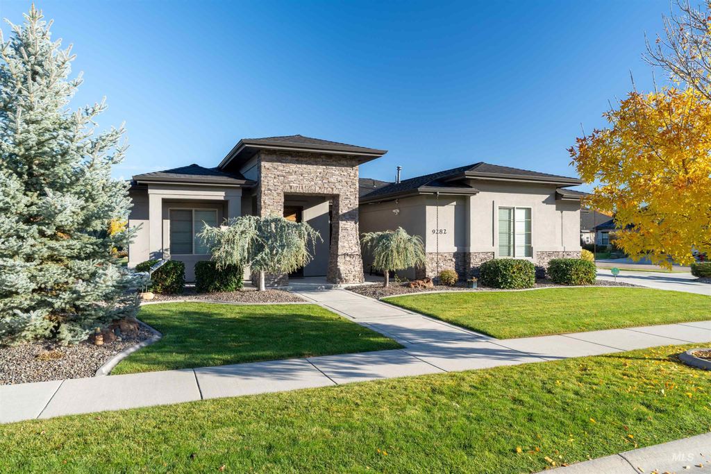 Photo of 9282 W Deerfawn Drive, Star, ID 83669 (MLS # 98976216)