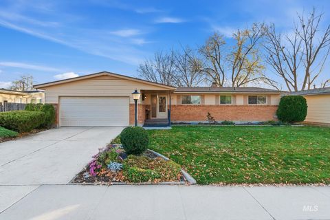 Photo of 5621 W Centerbrook Dr, Boise, ID 83705 (MLS # 98968810)