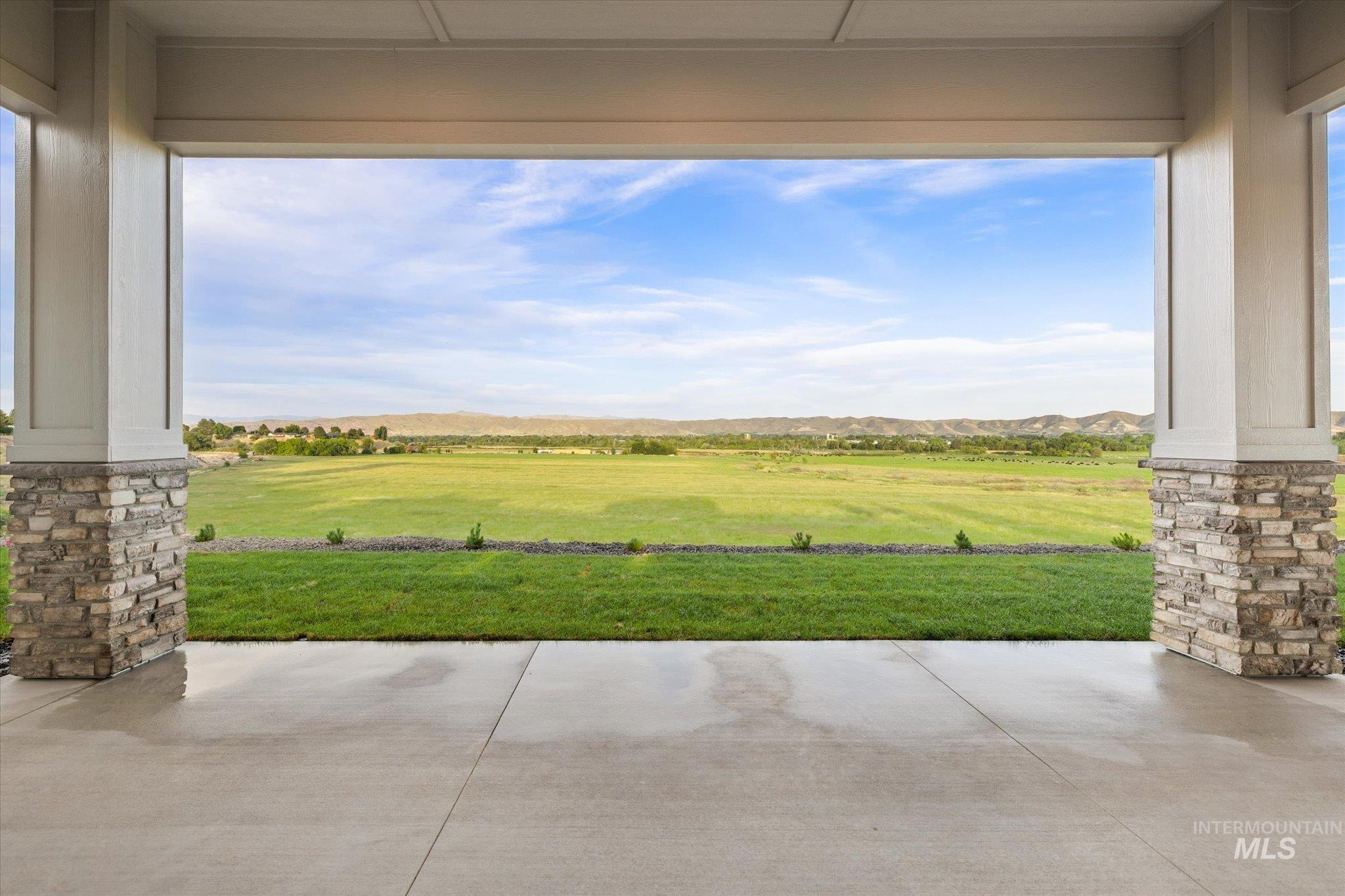 View of patio / terrace featuring a mountain view