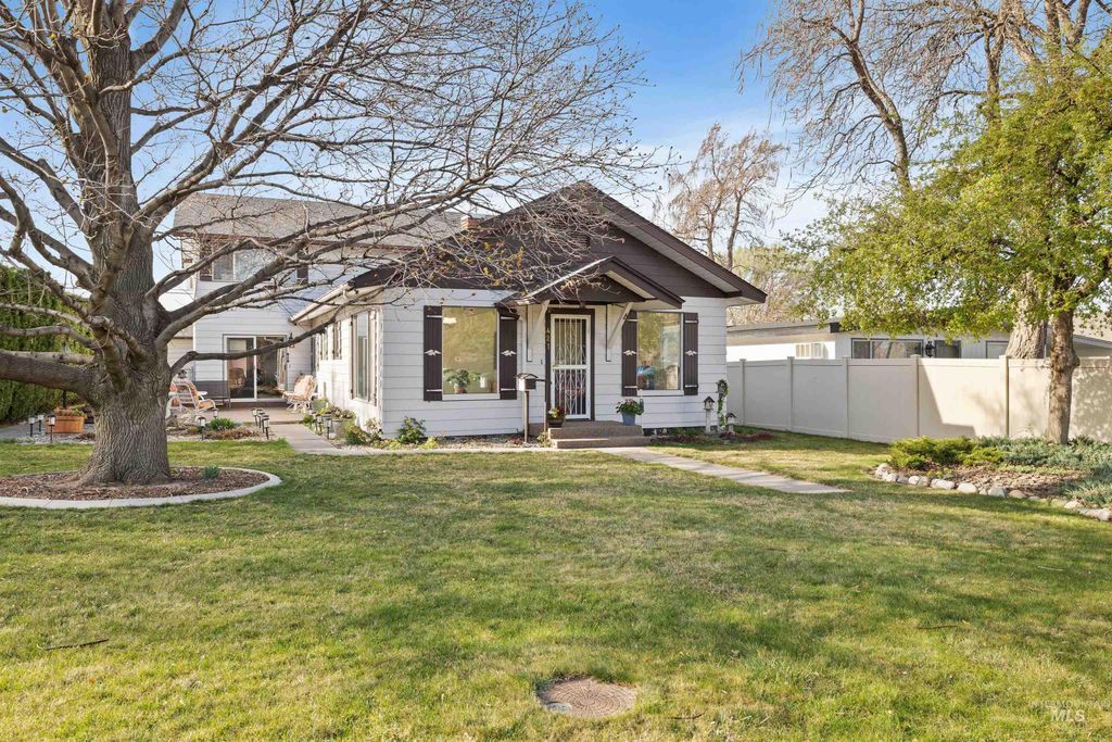 Photo of 421 E Ave E Ave, Jerome, ID 83338 (MLS # 98976583)